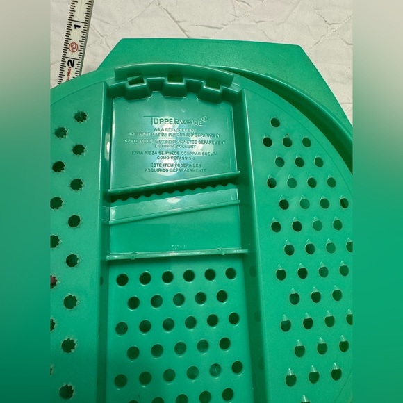 Vintage Tupperware Green Kitchen Grater and Slicer - Picture 2 of 5